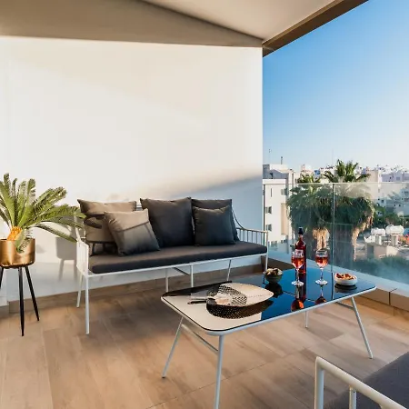 Vacation With 2 Balconies And Private Rooftop Terrace All Yours Limassol