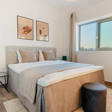 Vacation With 2 Balconies And Private Rooftop Terrace All Yours Limassol