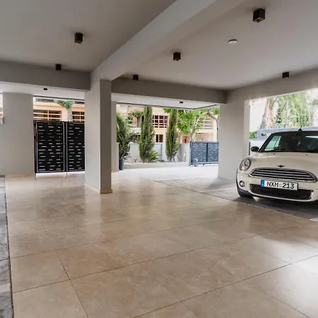 Vacation With 2 Balconies And Private Rooftop Terrace All Yours Apartment