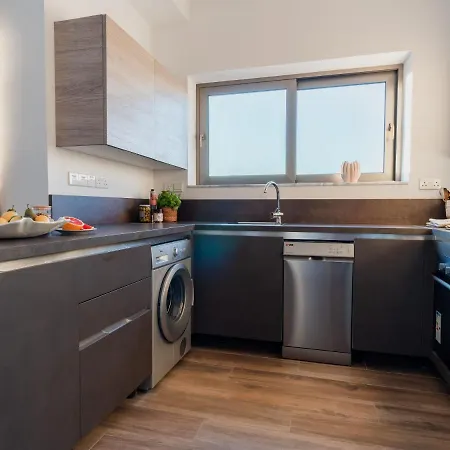 Vacation With 2 Balconies And Private Rooftop Terrace All Yours Διαμέρισμα *
